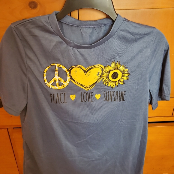 Shirt - Picture 2 of 3